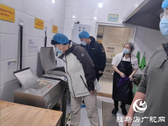 确保从业人员持无效证上岗